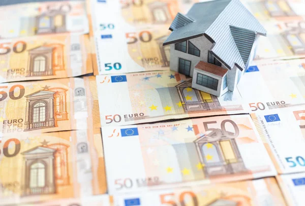 Modello Casa Sulle Banconote Euro Foto Alta Qualità — Foto Stock