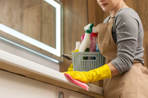 Empregada Doméstica Limpar Uma Casa Banho Close Tiro — Fotografia de Stock