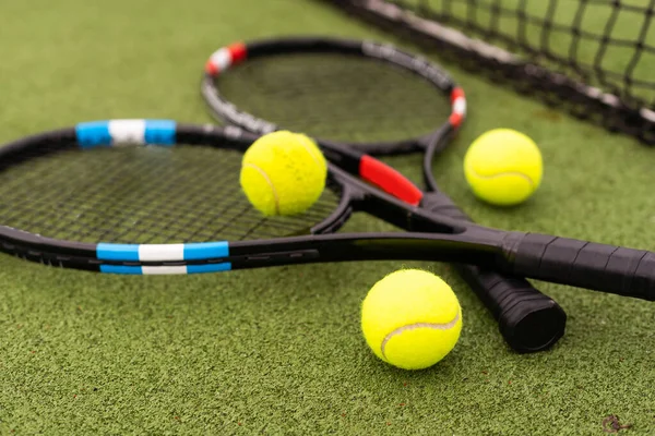 Court Tennis Vue Dessus Balles Tennis Raquette Sur Fond Herbe — Photo