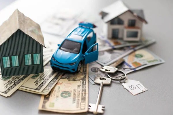 Hausmodell Und Auto Laptop Vertragsdokument Auf Dem Tisch Immobilien Geschäftskonzept — Stockfoto