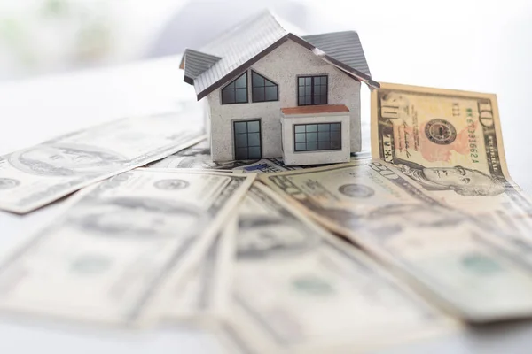 Investimento Casa Modelo Dinheiro — Fotografia de Stock