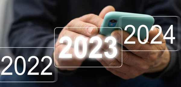Biznesmen Wskazujący Cyfrowy 2024 Wirtualnym Ekranie Odliczanie 2024 Roku Miejsce — Zdjęcie stockowe