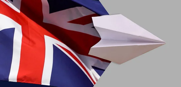 Самолет Над Флагом Великобритании Концепция Путешествия Игрушечный Самолет Туризм Путешествия — стоковое фото