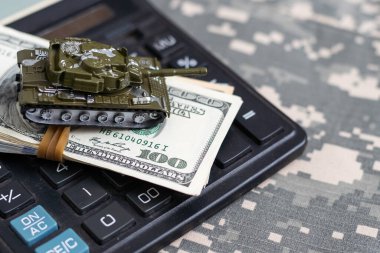 askeri geçmiş ve oyuncak tankı.