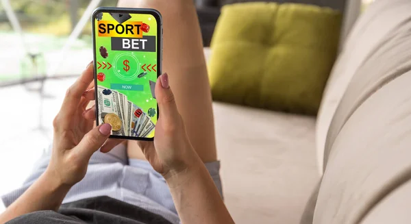 Smartphone Gegen Bildschirm Der Glücksspiel App — Stockfoto