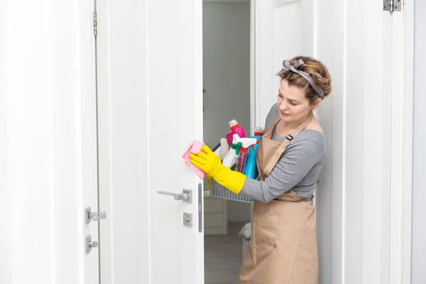 Beautiful Young Woman Makes Cleaning House Girl Rubs Dust — Stock Photo, Image
