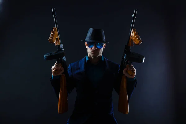 Mature Man Sunglasses Gun — Zdjęcie stockowe