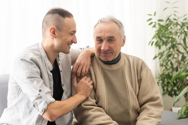 Young Adult Caucasian Son Listening Supporting His Old Elderly Senior — Stockfoto