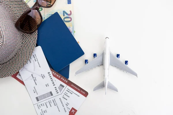 Turistkoncept Pass Med Flygplan Biljetter Hatt Glasögon — Stockfoto