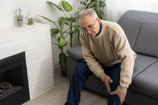Old Man His Knee Joint Pain Sofa Pain Elderly Health — Stock Fotó