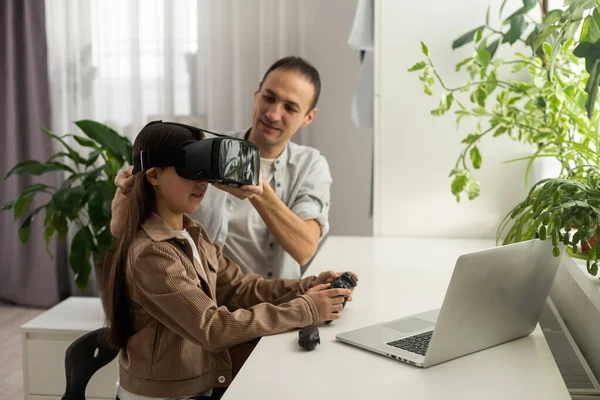 Teenager Stands Virtual Reality Glasses Man — Zdjęcie stockowe