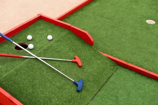 Kleurrijke Golf Putters Met Golfballen Kunstgras — Stockfoto