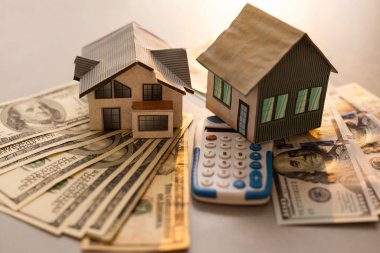 Gayrimenkul Konsepti - Hesap Makineli Minyatür Model Evi.