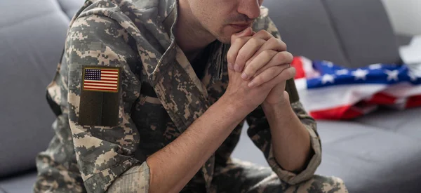 National American Holidays Male Praying Soldier American Flag Copy Space — Stock Photo, Image