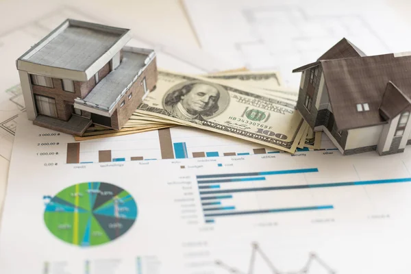 Model Papírenského Domu Pozadí Bankovek Amerických Dolarech Trh Bydlením Nákup — Stock fotografie