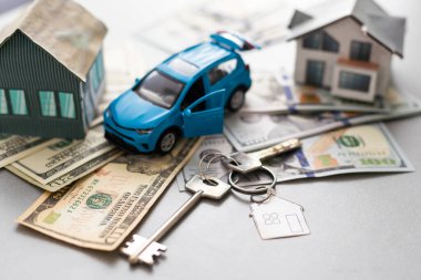 Depozito paranızla model ev ve araba. Gayrimenkul ve mortgage yatırım kavramı