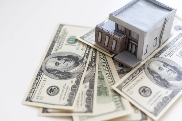 Miniaturpapierhaus Mit Geld — Stockfoto