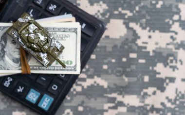 askeri geçmiş ve oyuncak tankı.