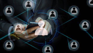 İş dünyasındaki amacımıza ulaşmak için takım çalışması ve işbirliği. Fikir üretmek için beyin fırtınası. simge insanlar iletişimi.