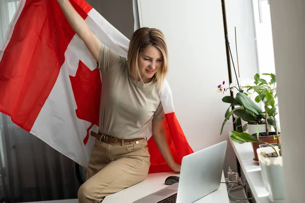 Bella Giovane Donna Con Bandiera Del Canada Foto Alta Qualità — Foto Stock