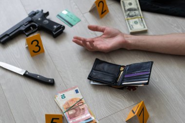 Beyaz arka planda kan sıçraması. Aile içi şiddet Katil Cinayet kavramı. - Evet. Yüksek kalite fotoğraf