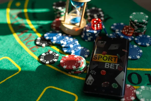 Fundo Blur Fichas Pilha Fichas Poker Uma Mesa Verde Tema — Fotografia de Stock
