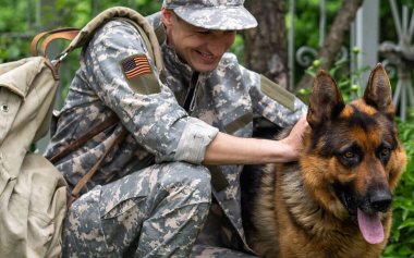 Amerikalı asker evine, ailesine dönüyor..