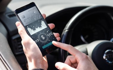 Çerçevesiz tasarımı ile bir akıllı telefon ile mobil ödeme yapma