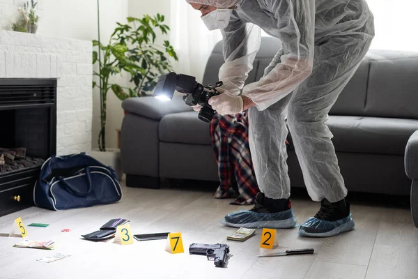 Criminological Expert Collecting Evidence Crime Scene High Quality Photo — Stock Photo, Image