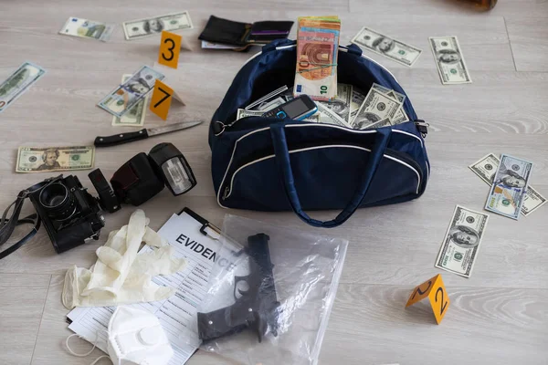 Waffen Und Drogenkonzept Draufsicht Auf Kokain Packungen Drogenbeutel Und Pistole — Stockfoto