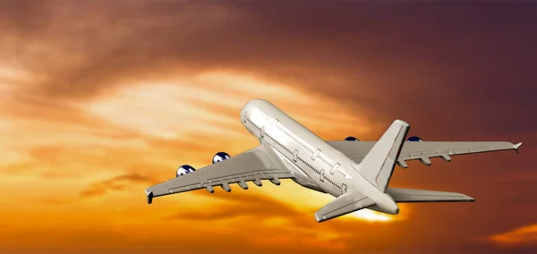 Высокая Скорость Самолета Облаках — стоковое фото