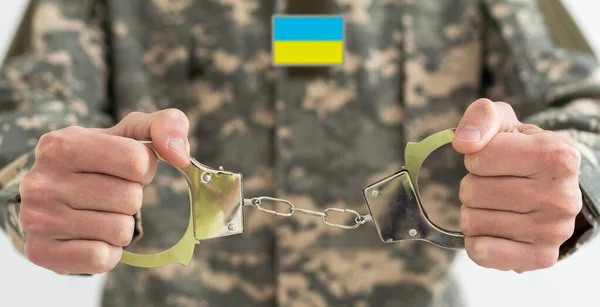 Ukrainsk Militär Man Med Handklovar — Stockfoto