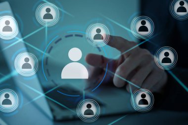 İş dünyasındaki amacımıza ulaşmak için takım çalışması ve işbirliği. Fikir üretmek için beyin fırtınası. simge insanlar iletişimi.