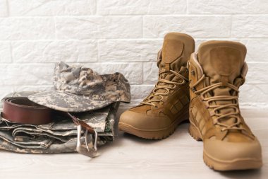 Askeri üniforma, beyaz izole