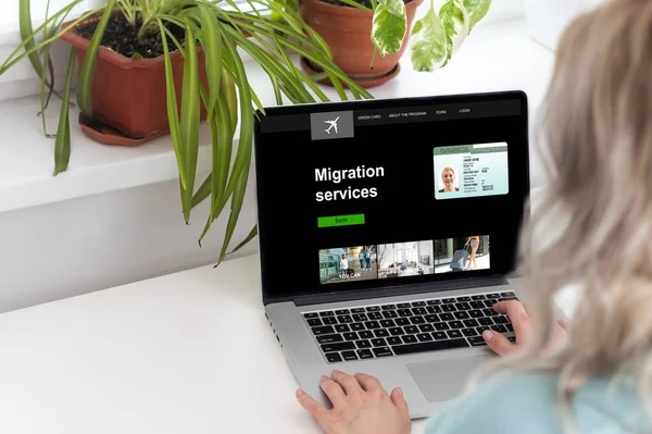 Bovenaanzicht Van Laptop Met Tekst Cloud Migratie Migratie Naar Cloud — Stockfoto