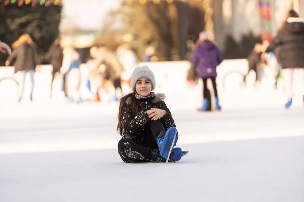 Girl Fell Ice Rink Winter Girl Sits Ice Skates Fall — Stockfoto