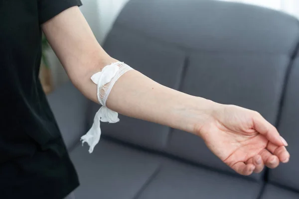 Kleefpleister Hand Van Vrouw Hand Bloeddonatie — Stockfoto