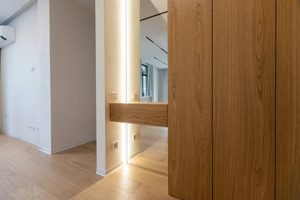 Koridor Dengan Lemari Apartemen Modern — Stok Foto