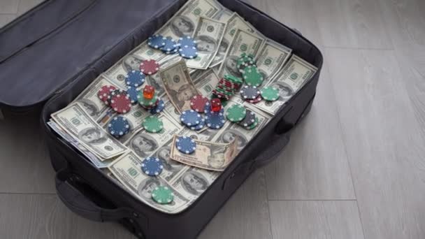 100 Dolarlık Banknotlarla Dolu Eski Siyah Bir Bavul Yozlaşma Yüksek — Stok video