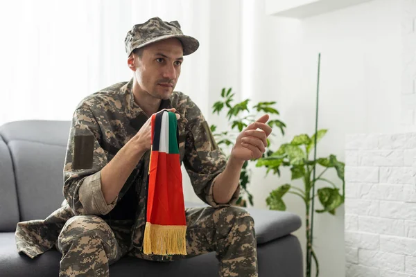 Soldat Med Nationell Flagg Förenade Arabemiraten — Stockfoto