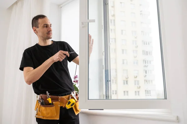 Construction Worker Installing New Window House High Quality Photo — Stock Photo, Image