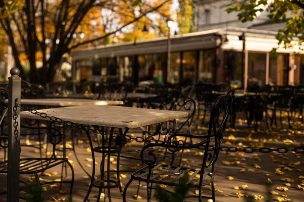 Table Chaises Café Rue Feuilles Automne — Photo
