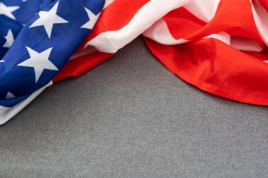 Rüzgarda dalgalanan Amerikan bayrağı. Yüksek kalite fotoğraf
