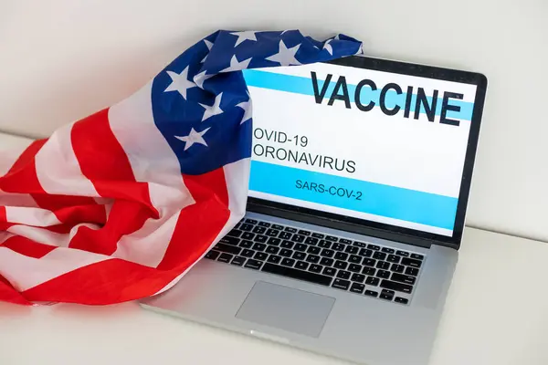 Vakcinázási Koncepciót Megjelenítő Laptop Képernyő Kiváló Minőségű Fénykép — Stock Fotó