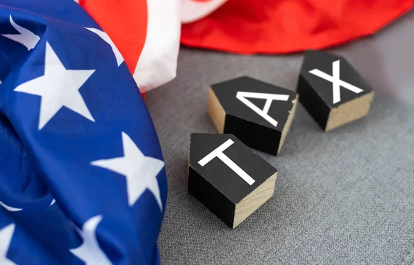 Usa Flagge Hammer Und Holzwürfel Mit Buchstaben Irs Steuerhinterziehung Hochwertiges — Stockfoto