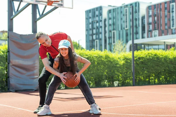 Happy Father Teen Daughter Embracing Looking Camera Basketball Court — Zdjęcie stockowe
