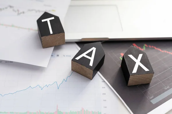 Word Tax Skrivet Träkuber Skattebegreppet Högkvalitativt Foto — Stockfoto