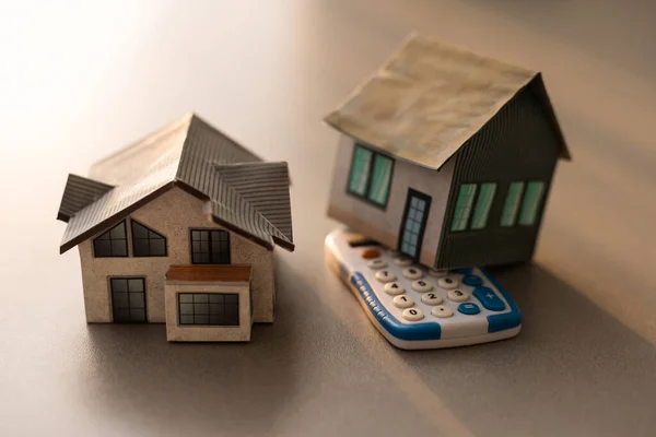 Concept Immobilier Maison Modèle Miniature Avec Calculatrice — Photo