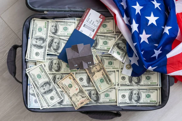 Nyitott Bőrönd Egymillió Dolláros Bankjegyekkel Kiváló Minőségű Fénykép — Stock Fotó