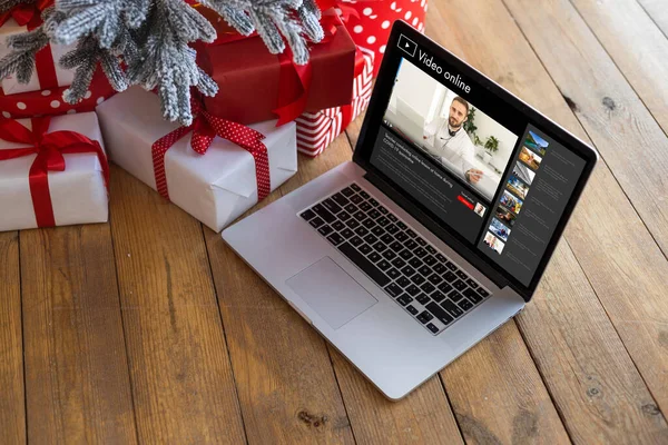 オンラインライブストリームウィンドウ インターネットの概念上のビデオストリーミング クリスマス — ストック写真